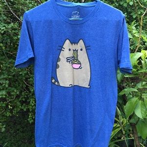 Pusheen Men’s Medium T-shirt, Kitten eating ramen